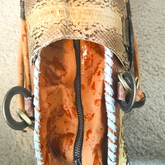 Unique, one of a kind, leather and snake skin bag by Novi Sudiono. - Picture 3 of 12